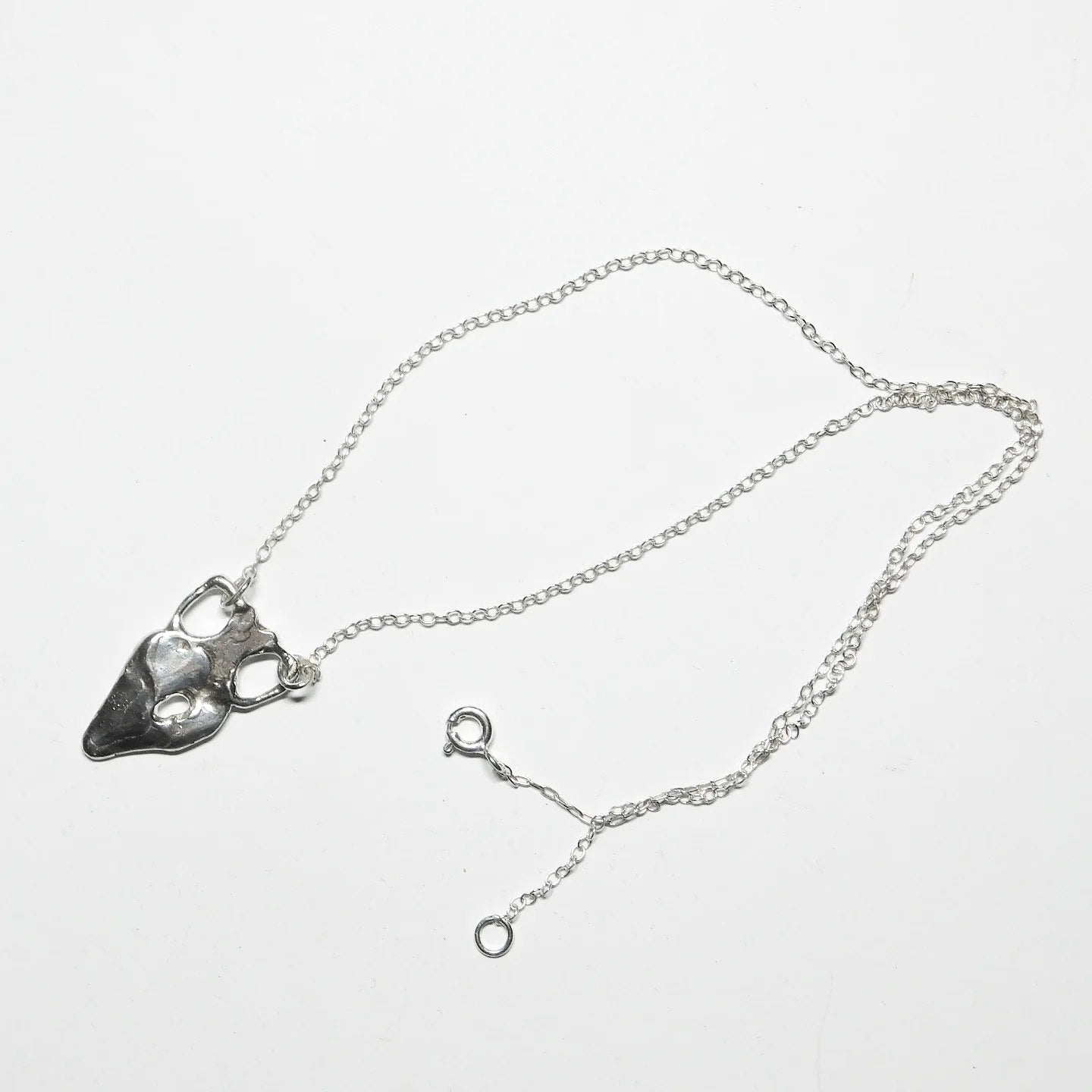 SILVER AMΦORA NECKLACE