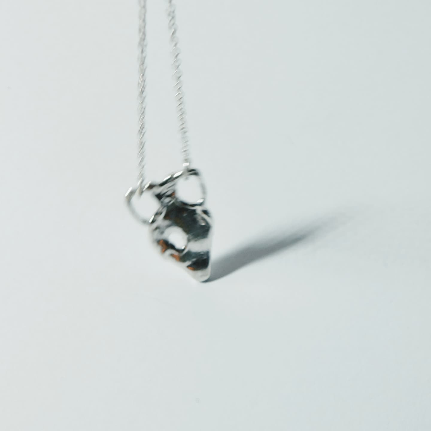 SILVER AMΦORA NECKLACE